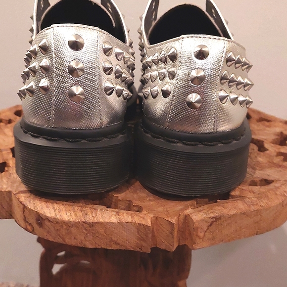 Dr. Marten's Harlen Mora Air Wair Women's Silver Spike Oxford Shoes EUC Size 8US - Picture 8 of 12